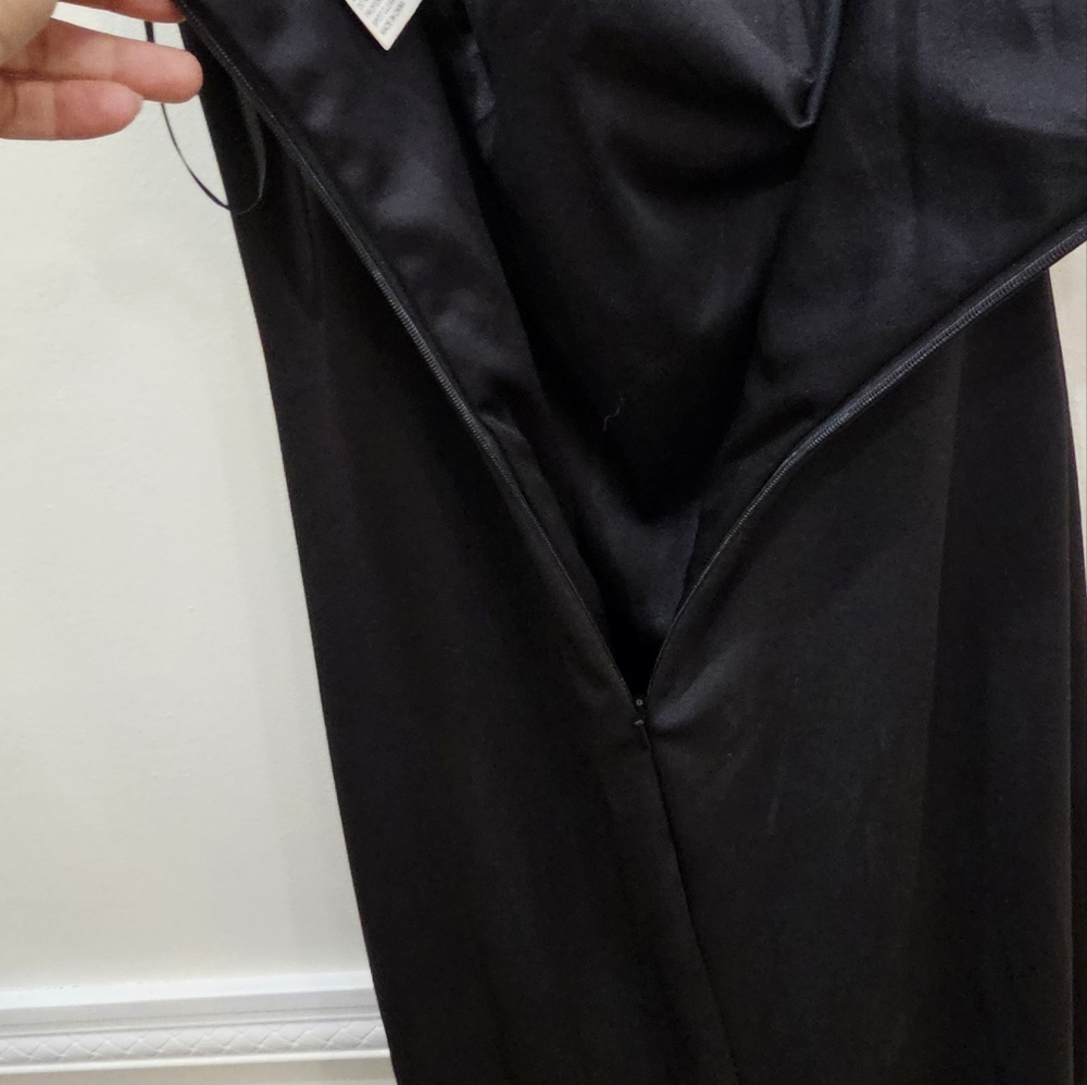 La Femme One-Shoulder Jersey Gown - Picture 8 of 13